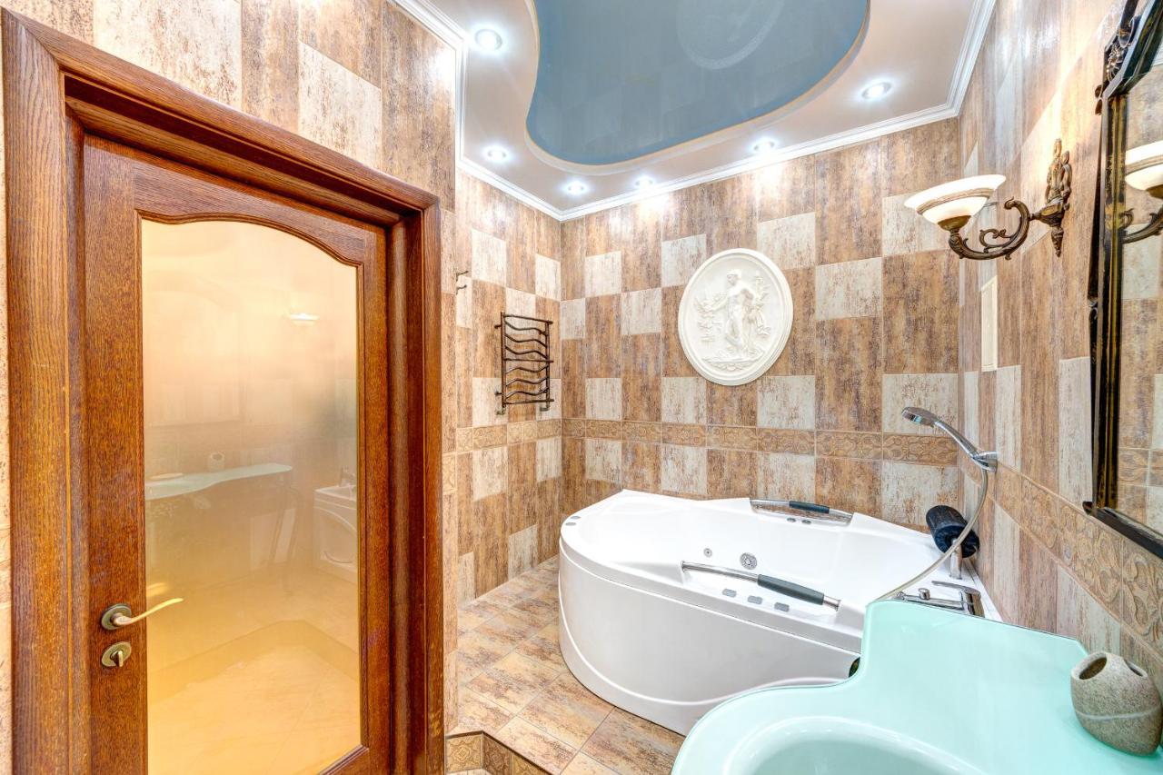Світло! Vip Apartment In The Druzhby Narodiv Metro Station Kiev Bagian luar foto