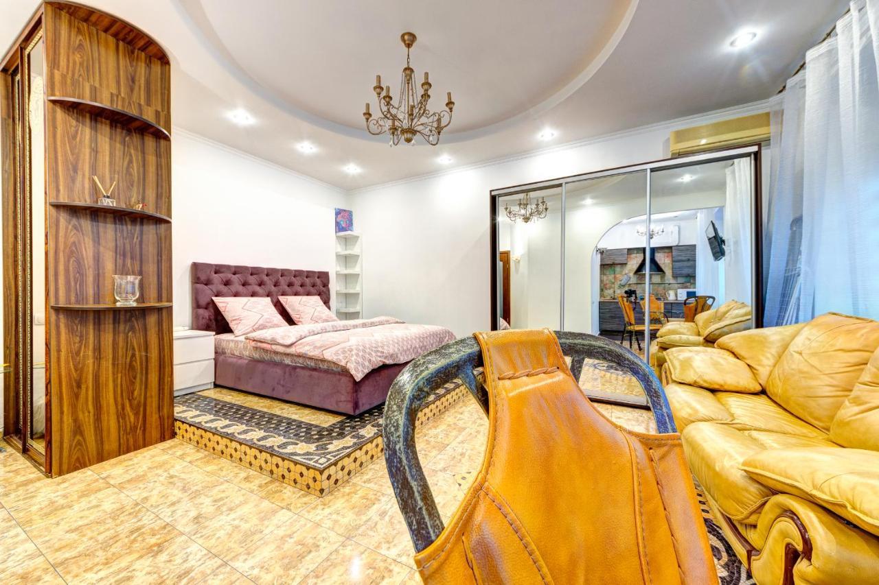 Світло! Vip Apartment In The Druzhby Narodiv Metro Station Kiev Bagian luar foto
