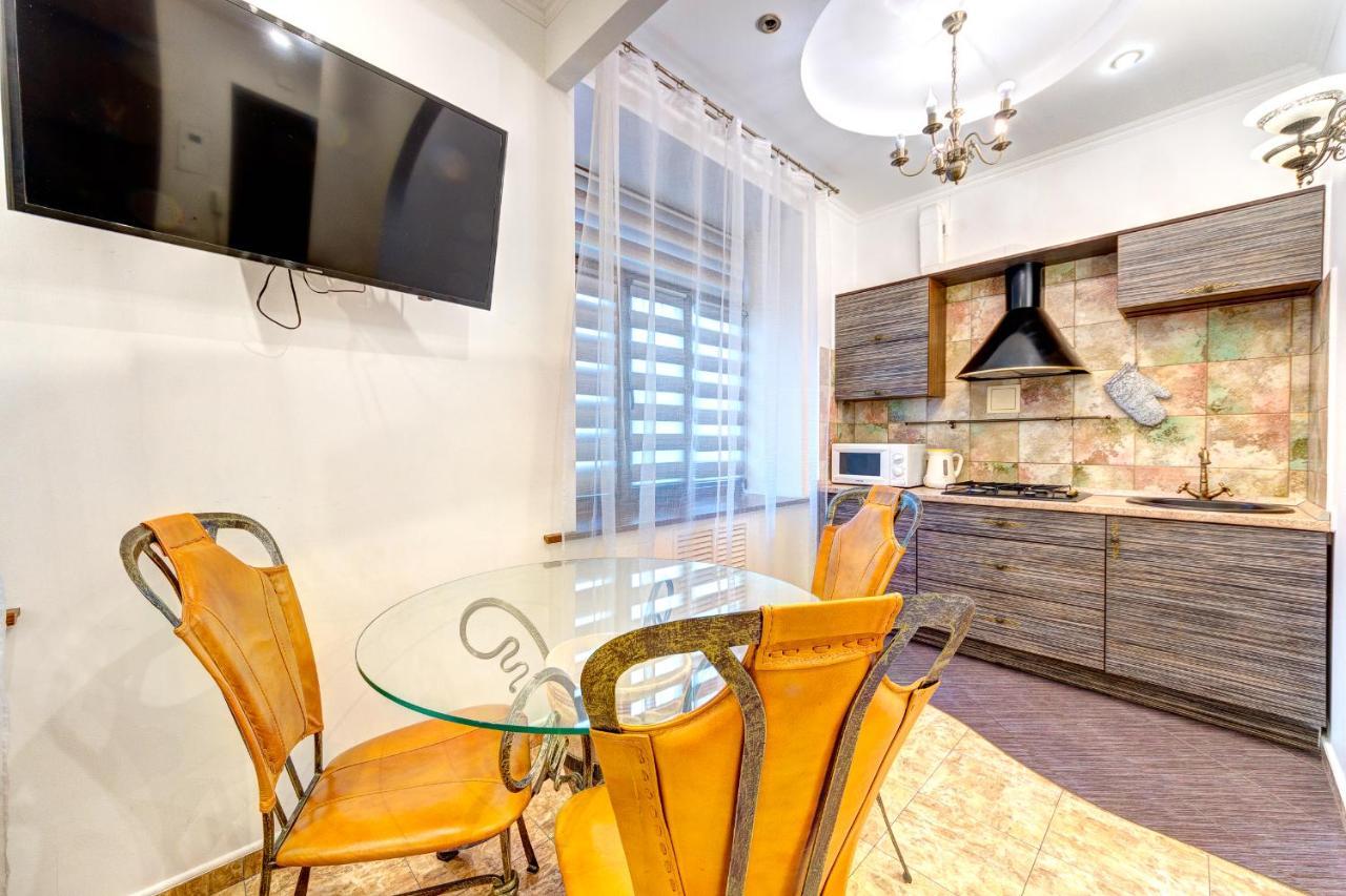 Світло! Vip Apartment In The Druzhby Narodiv Metro Station Kiev Bagian luar foto
